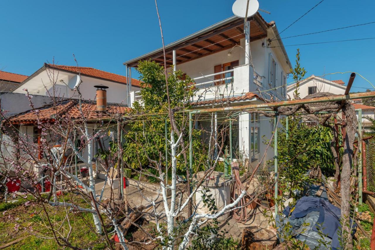 Apartments By The Sea Jelsa, Hvar - 11319 Jelsa  Exterior photo