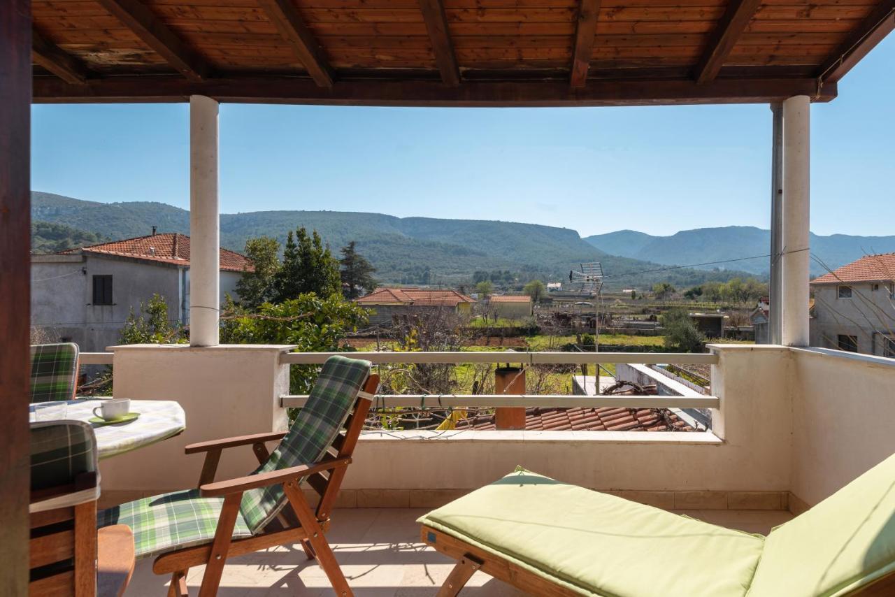 Apartments By The Sea Jelsa, Hvar - 11319 Jelsa  Exterior photo
