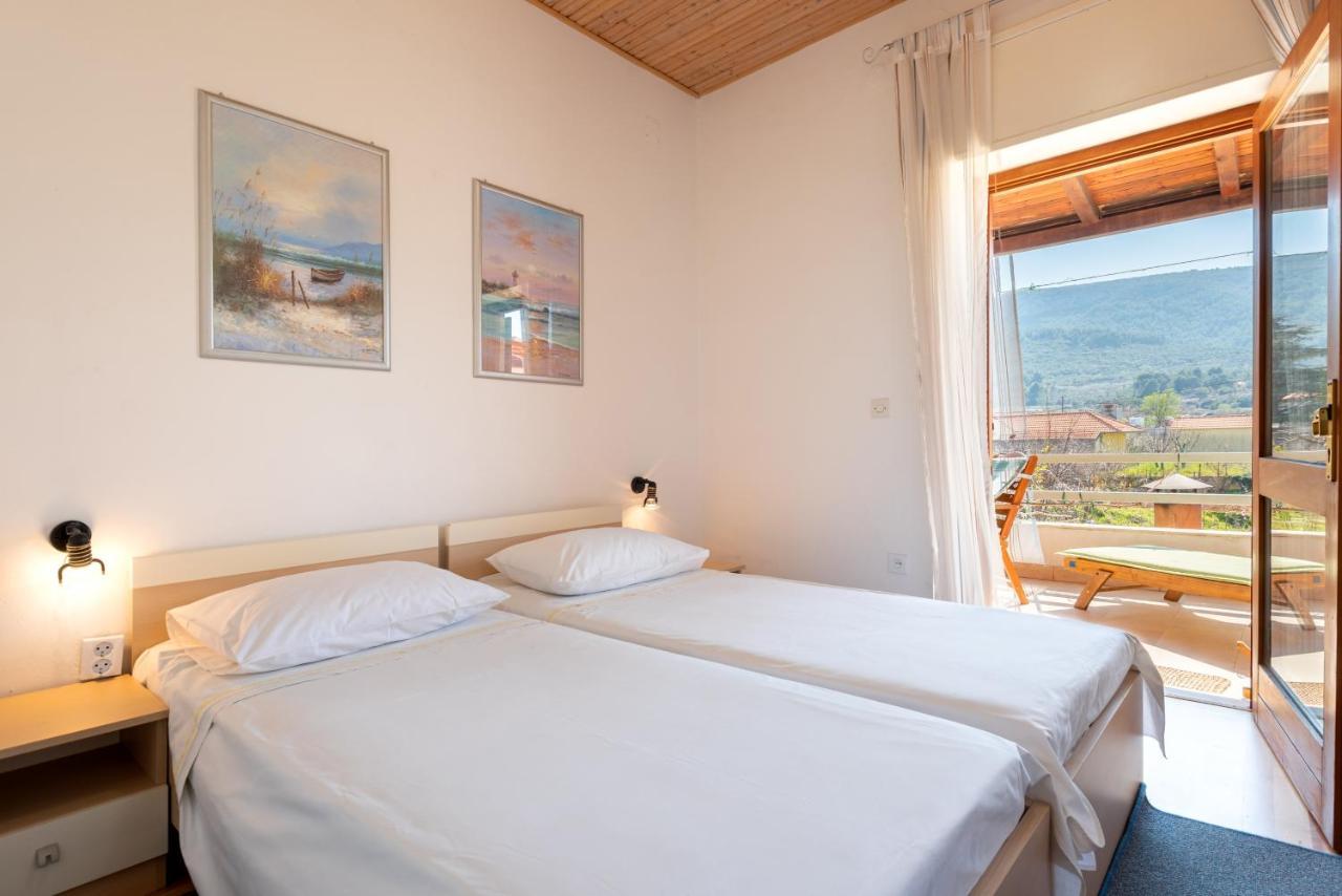 Apartments By The Sea Jelsa, Hvar - 11319 Jelsa  Exterior photo