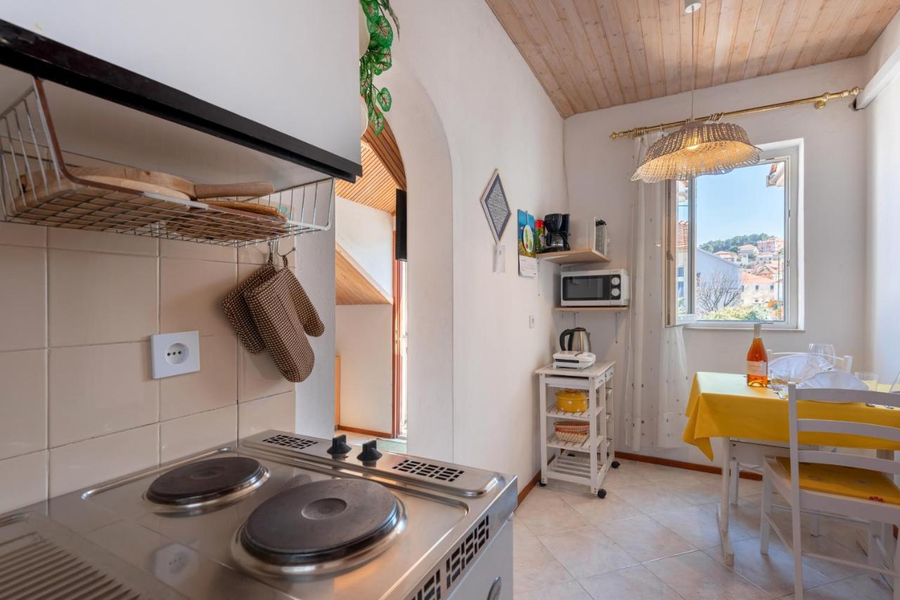 Apartments By The Sea Jelsa, Hvar - 11319 Jelsa  Exterior photo