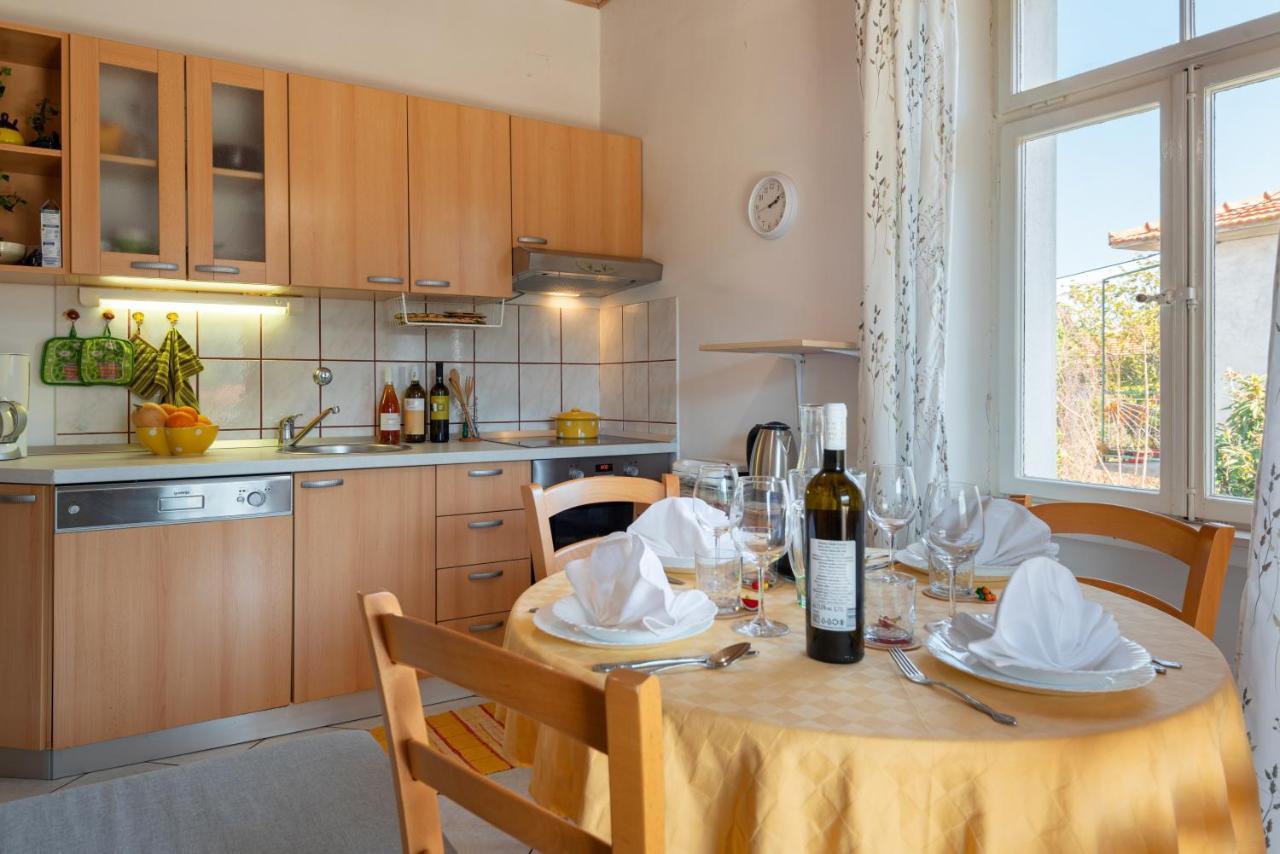 Apartments By The Sea Jelsa, Hvar - 11319 Jelsa  Exterior photo