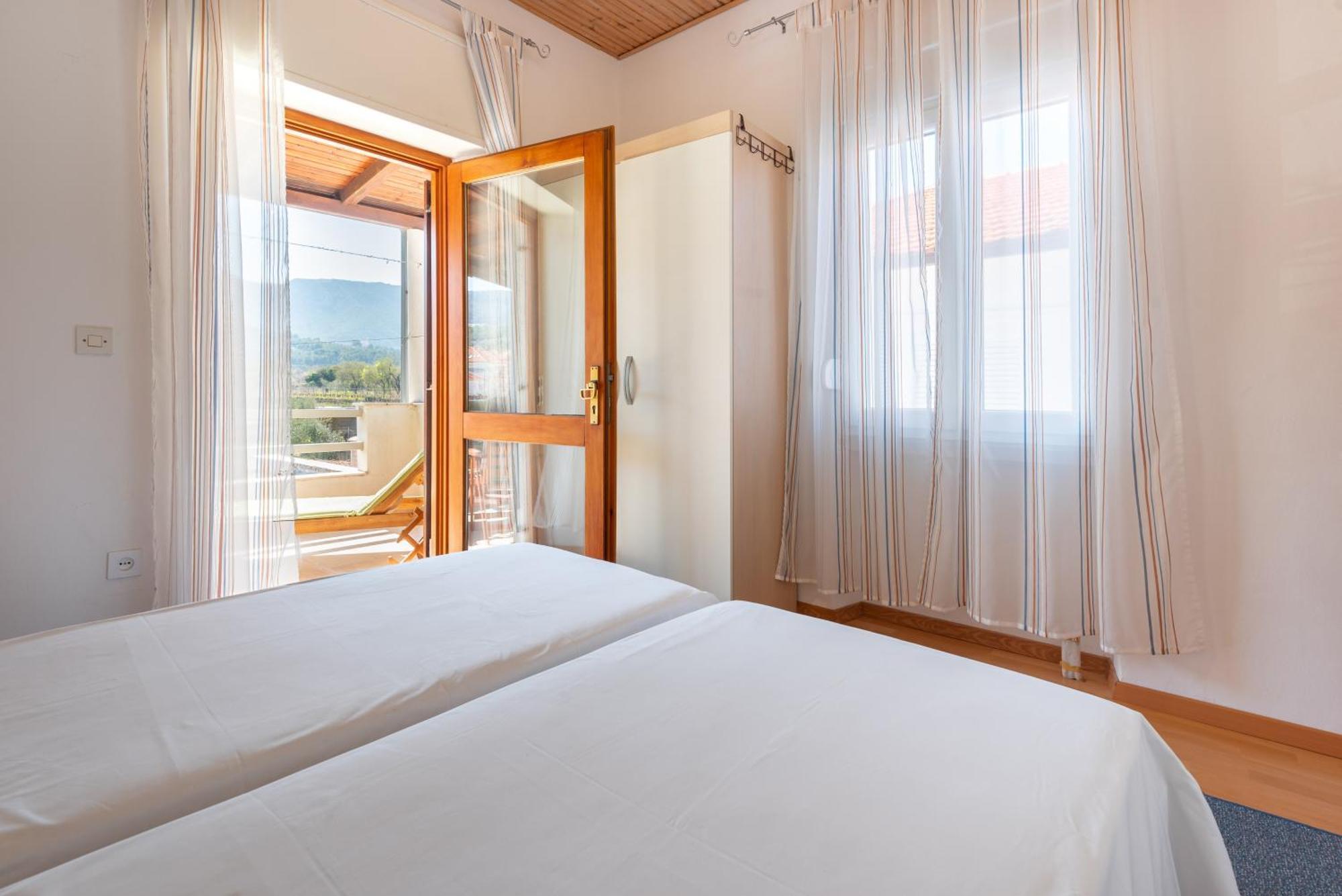 Apartments By The Sea Jelsa, Hvar - 11319 Jelsa  Room photo